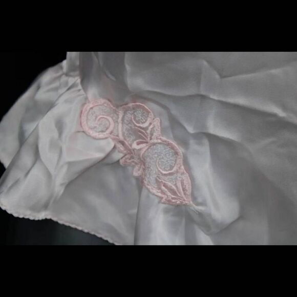 Vintage Amaretta Lingerie Teddy Romper Pink Small USA.


Sku RR19 - Picture 4 of 10